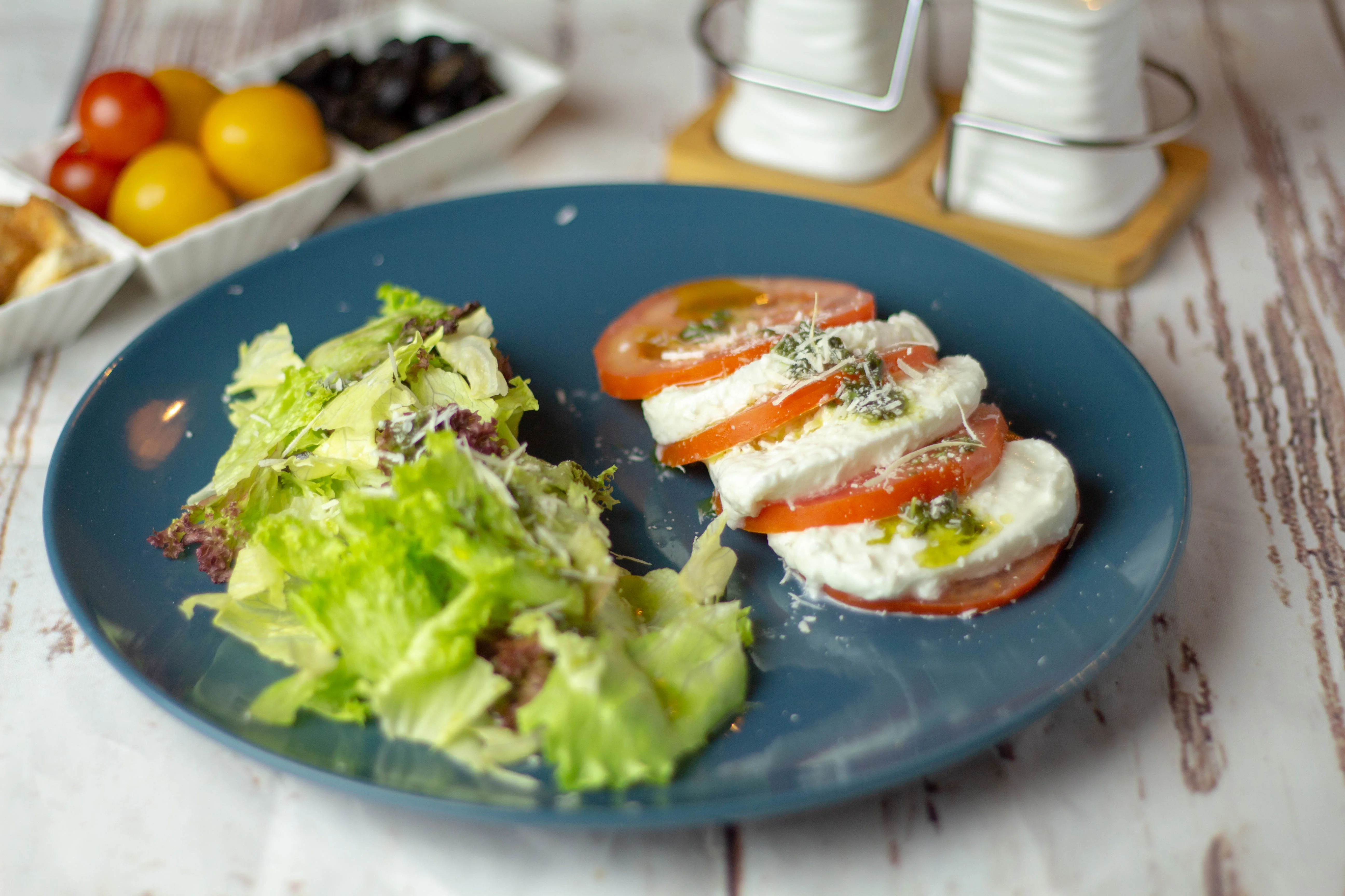 Tomato Mozzarella Pesto Salad